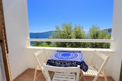Apartments by the sea Okrug Donji Ciovo - 2977 - image 10