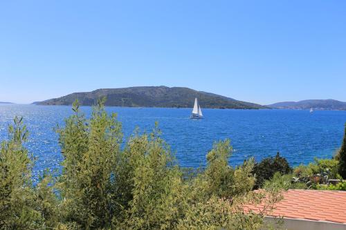 Apartments by the sea Okrug Donji Ciovo - 2977 - main image