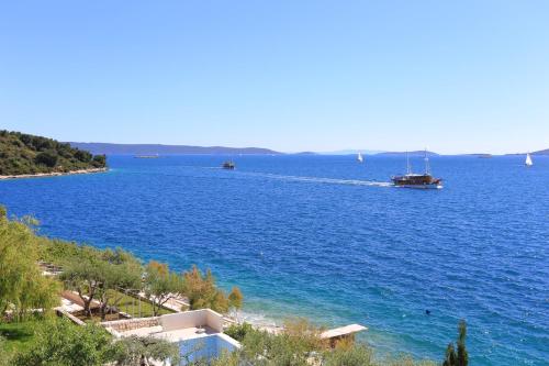 Apartments by the sea Okrug Donji Ciovo - 2977 - image 13