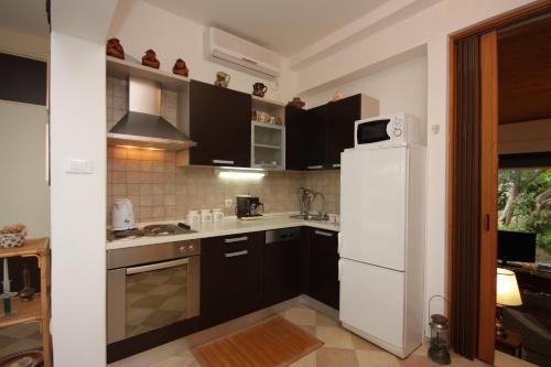 Three-Bedroom Apartment with Terrace and Sea View image 10