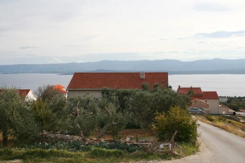  Apartments with a parking space Bol, Brac - 2879 in Bol