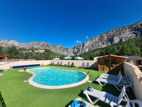 Peldbaseins, Camping La Pinatelle in Saint-Auban