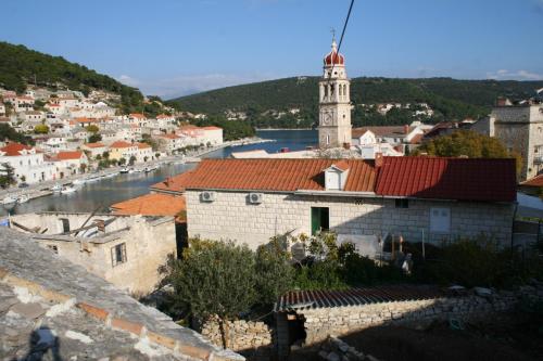  Apartments by the sea Pucisca, Brac - 2942 in Pučišća