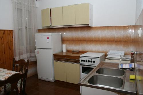 Apartments by the sea Pucisca Brac - 2942 - image 6