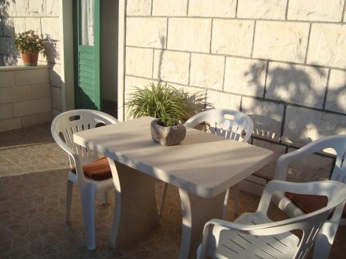 Apartments by the sea Pucisca Brac - 2942 - main image