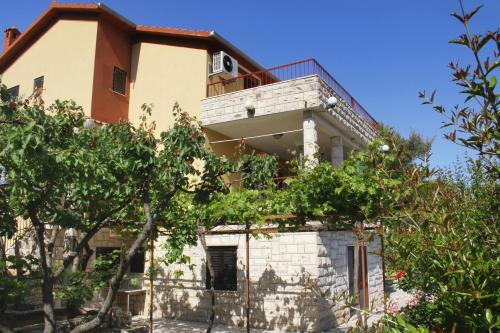  Apartments by the sea Supetar, Brac - 2960 in Supetar