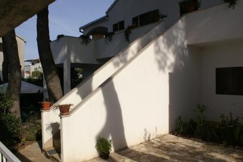 Apartments by the sea Mirca Brac - 2902 - image 5