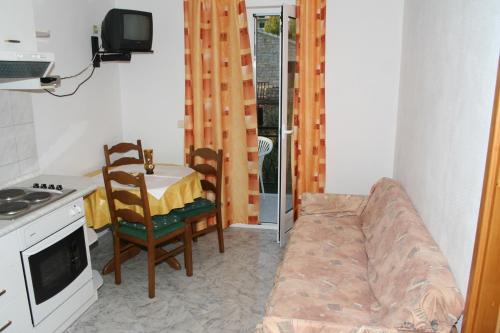 One-Bedroom Apartment with Balcony image 3