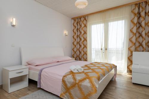 Two-Bedroom Apartment with Terrace and Sea View room in Apartments by the sea Duce Omis - 2992
