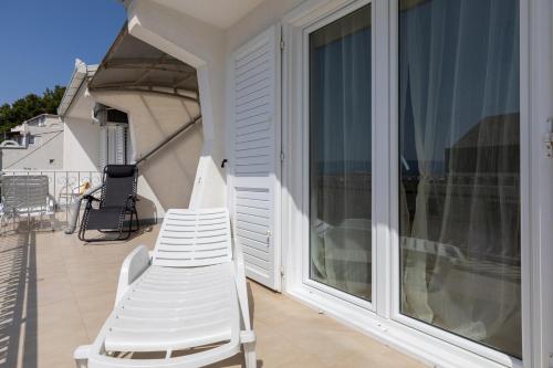 Two-Bedroom Apartment with Terrace and Sea View image 3