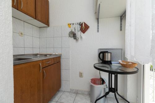 Studio with Balcony and Sea View image 4