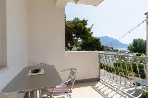 Two-Bedroom Apartment with Terrace and Sea View image 4
