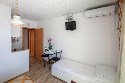 Studio with Terrace and Sea View image 3