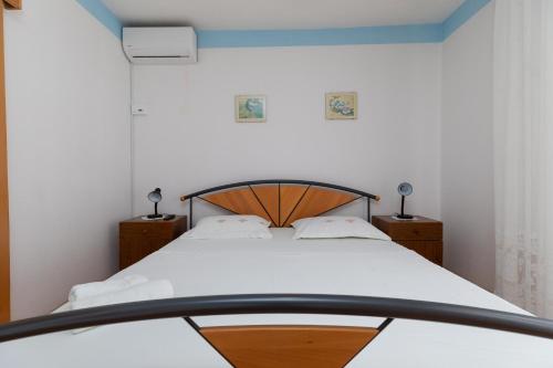 Two-Bedroom Apartment with Terrace and Sea View image 7