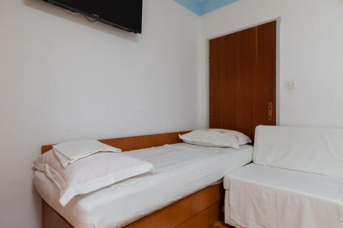 Two-Bedroom Apartment with Terrace and Sea View image 8