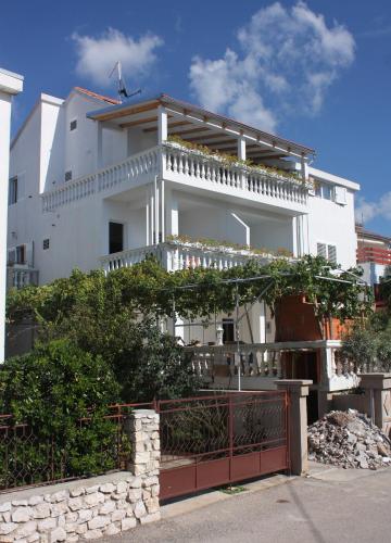 Apartments with a parking space Vodice - 2995