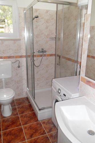Three-Bedroom Apartment with Terrace and Sea View image 10