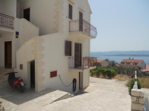  Apartments with a parking space Bol, Brac - 2890 in Bol