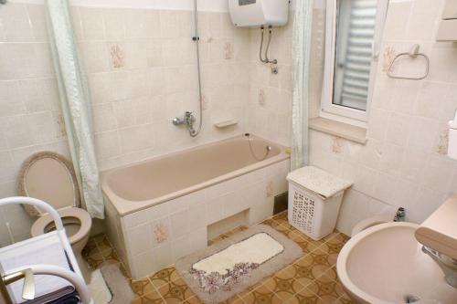 One-Bedroom Apartment with Terrace and Sea View image 7