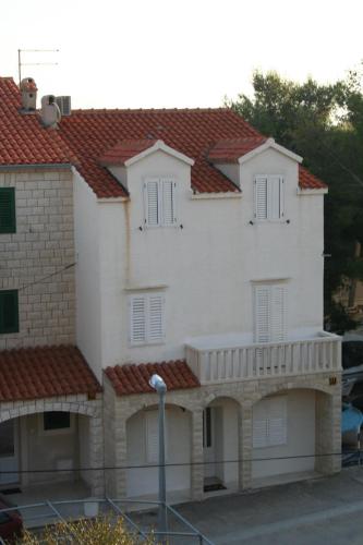 Apartments and rooms with WiFi Bol, Brac - 2875