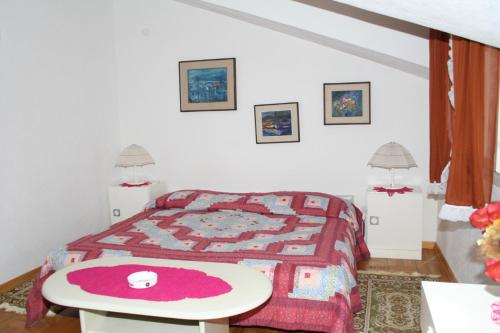 Apartments and rooms with WiFi Bol, Brac - 2875