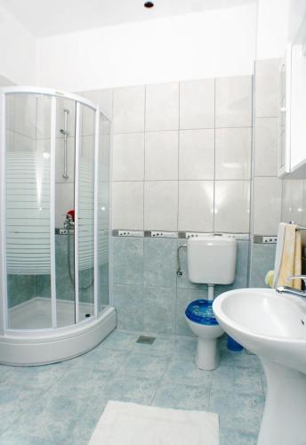 Three-Bedroom Apartment with Terrace and Sea View image 10