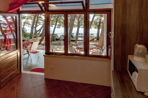 Apartments by the sea Mimice, Omis - 2972 in 米米采