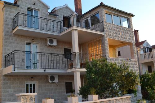  Apartments with a parking space Postira, Brac - 2910 in Postira