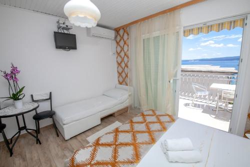 Studio with Terrace and Sea View image 8