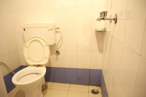 Budget Double Room room in SantKripa Backpackers 400 Mtr from Railway station