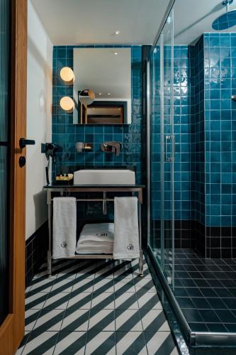 room detail thumbnail 2