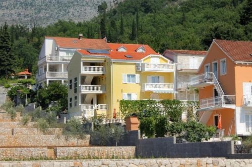  Apartments with a parking space Slano, Dubrovnik - 3183, Pension in Slano