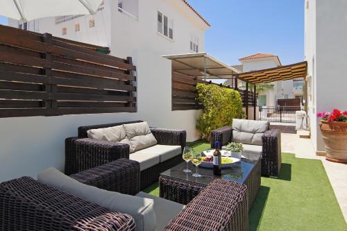 Swimming pool, Villa Palm in Paralimni