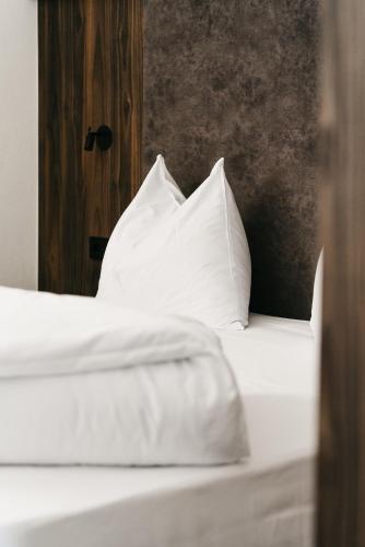 Nepomuk - Rooms | Restaurant | Pizzeria