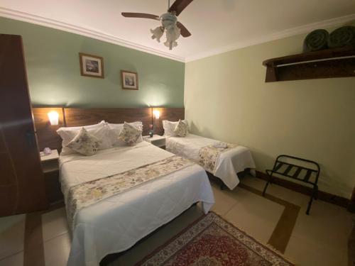 1 double bed, 1 twin bed