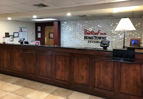 HomeTowne Studios By Red Roof Augusta - image 12