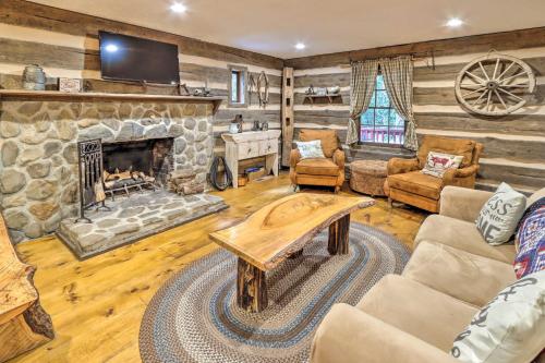 Cozy Creekside Mountain Escape with Hot Tub! - Sautee Nacoochee