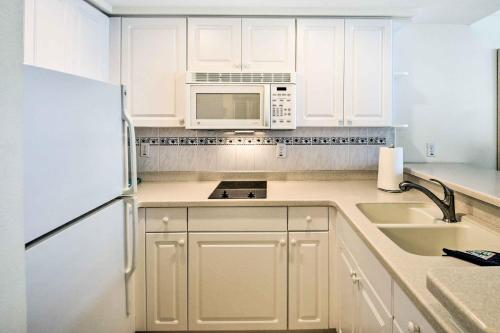 Sunny Daytona Beach Gem with Ocean Views! in Daytona Beach, USA