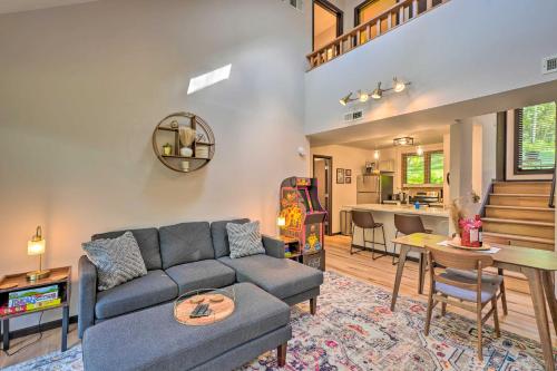 Family-Friendly Galena Townhome with Community Pools in Galena, USA