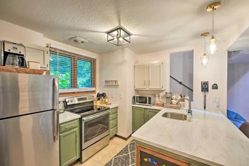 Family-Friendly Galena Townhome with Community Pools in Galena, USA