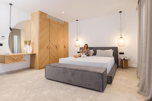 386365705 Milestones Naxos
