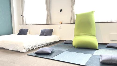 room detail thumbnail 2