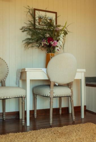 Instalaciones, Glamping in Wiltshire in our luxury Shepherds Hut in Chippenham