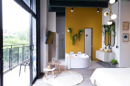room detail thumbnail 0