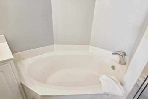 Sunrise Beach #1902 by Book That Condo