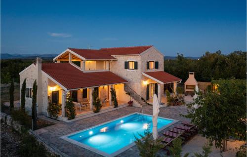 Awesome home in Sibenik with 4 Bedrooms, Outdoor swimming pool and Heated swimming pool - Šibenik