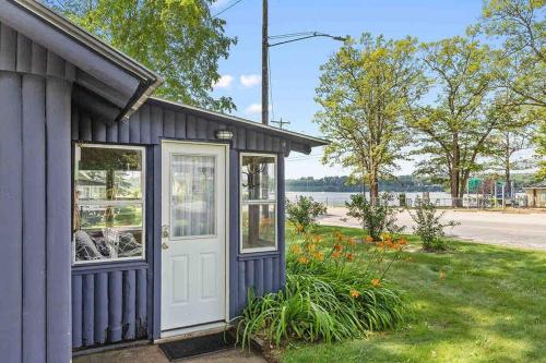 Quaint cabin with private dock grill firepit bikes