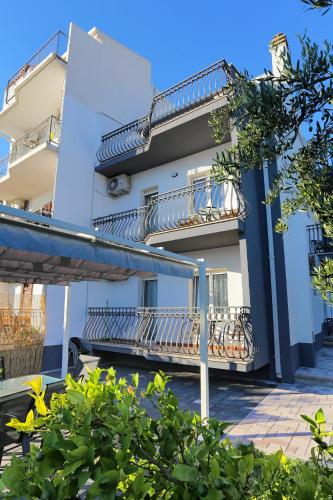  Apartments by the sea Podstrana, Split - 2769 in Podstrana