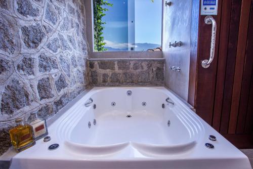Pezsgőfürdő, Barra do Piuva Porto Hotel in Cambaquara