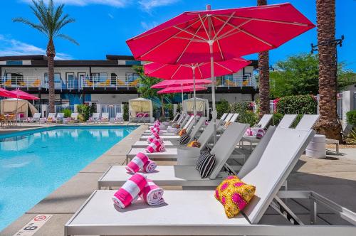 Swimming pool, The Paloma Resort in Cathedral City (CA)
